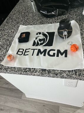 BETMGM Logo Golf Towel gift set